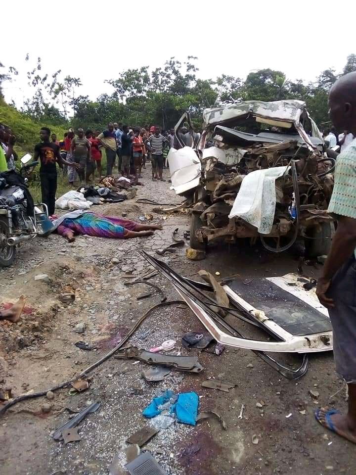 Mother And Five Children Die In Ghastly Motor Accident