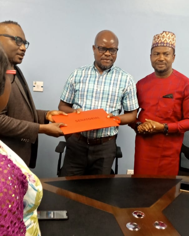 Group Presents PDP Senate Expression Of Interest And Nomination Forms To Senatorial Aspirant