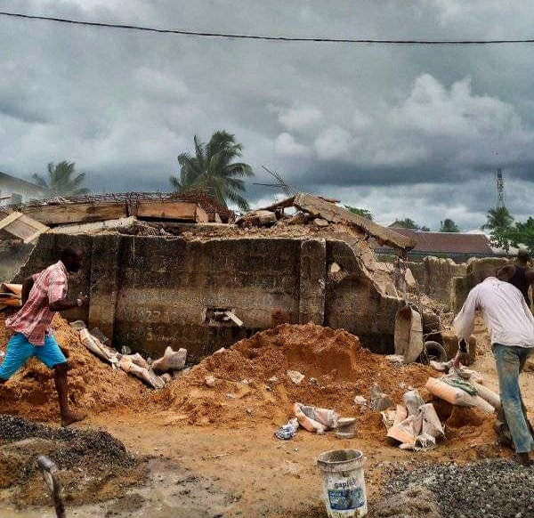 Building Collapses In Calabar, Traps Workers On Site
